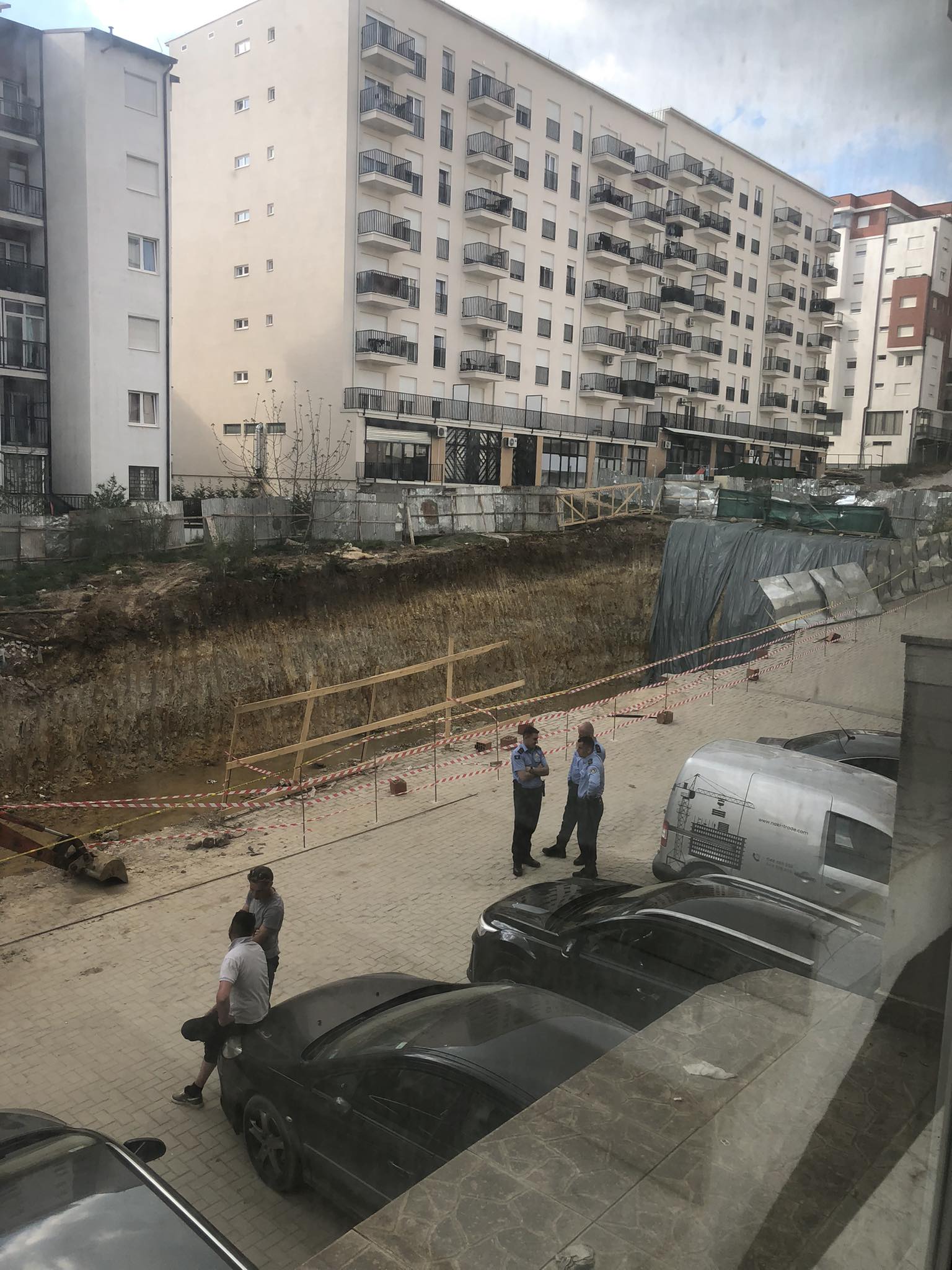 No description available.