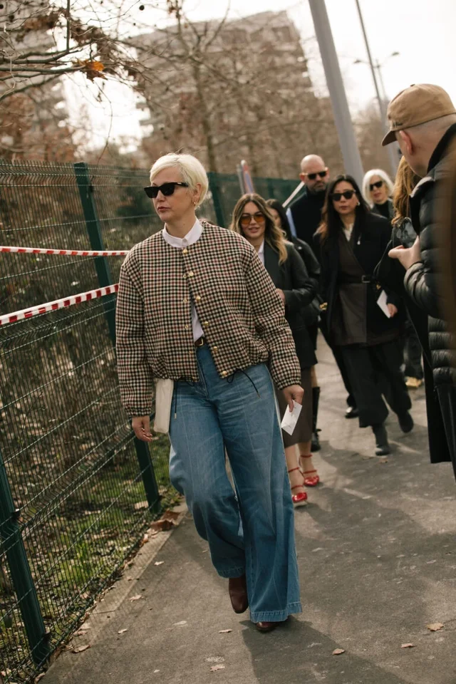 Janë në modë më shumë se kurrë, xhinset e gjera