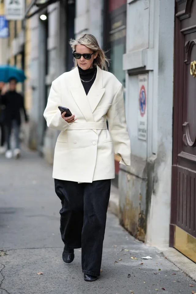 Janë në modë më shumë se kurrë, xhinset e gjera